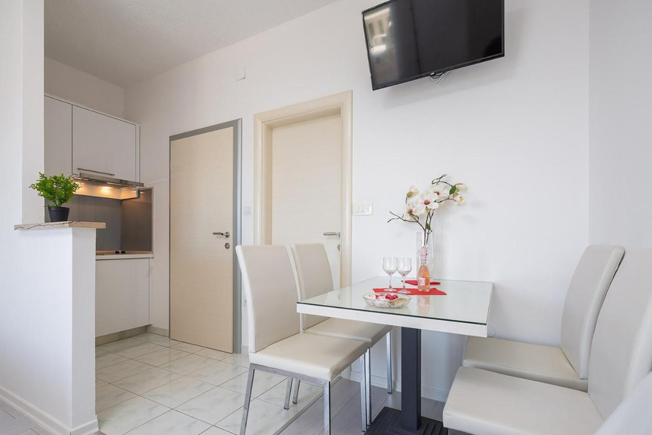 Apartmani Kastelancic Podstrana Exterior photo